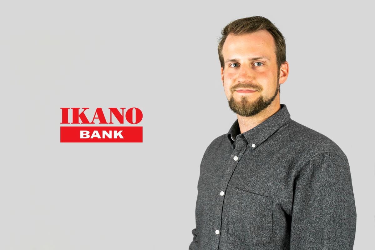 Kuvassa Christian Waltzer ja Ikano logo