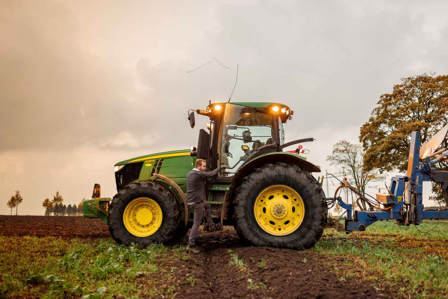 Mitä traktorin leasing maksaa Traktori