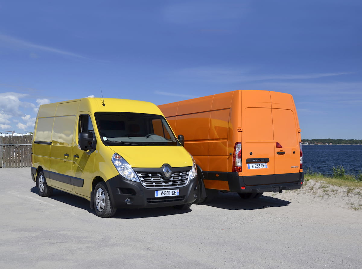 Kuva: keltainen ja oranssi pakettiauto